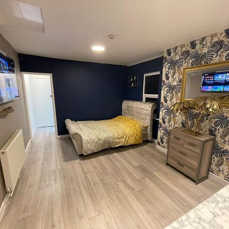 Selection Of Stylish Apartments Within Walking Distance Of Cardiff City Centre Exterior foto