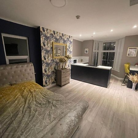 Selection Of Stylish Apartments Within Walking Distance Of Cardiff City Centre Exterior foto