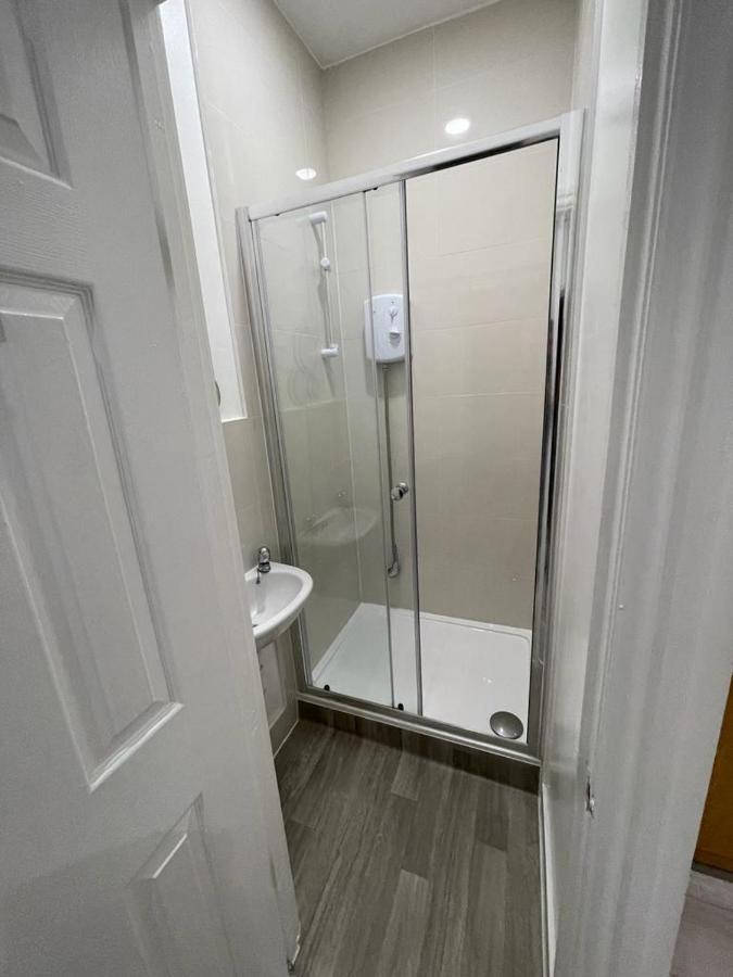 Selection Of Stylish Apartments Within Walking Distance Of Cardiff City Centre Exterior foto